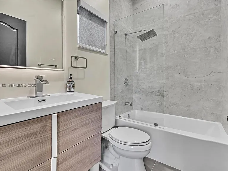 2521 Center Ave — Photo 42