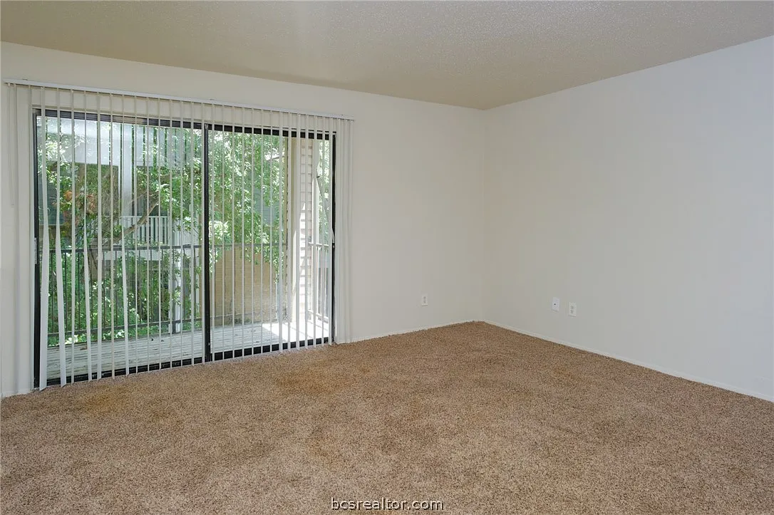 2 bed, 903 sqft, $945 — Photo 3