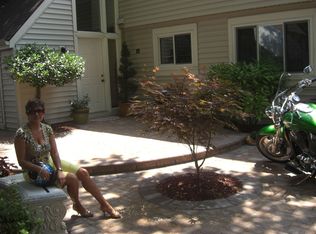 1514 Roundleaf Ct, Reston, VA 20190