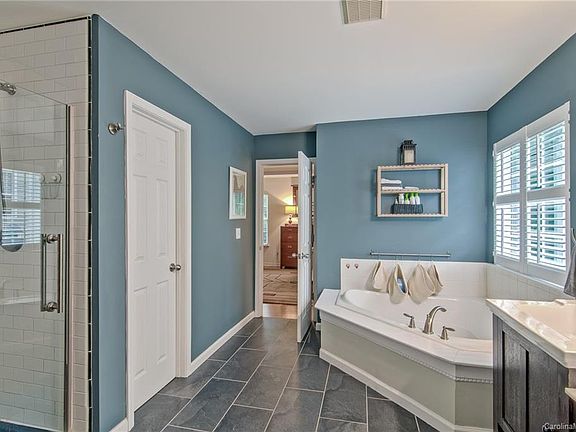 5th image of 10115 Montrose Dr