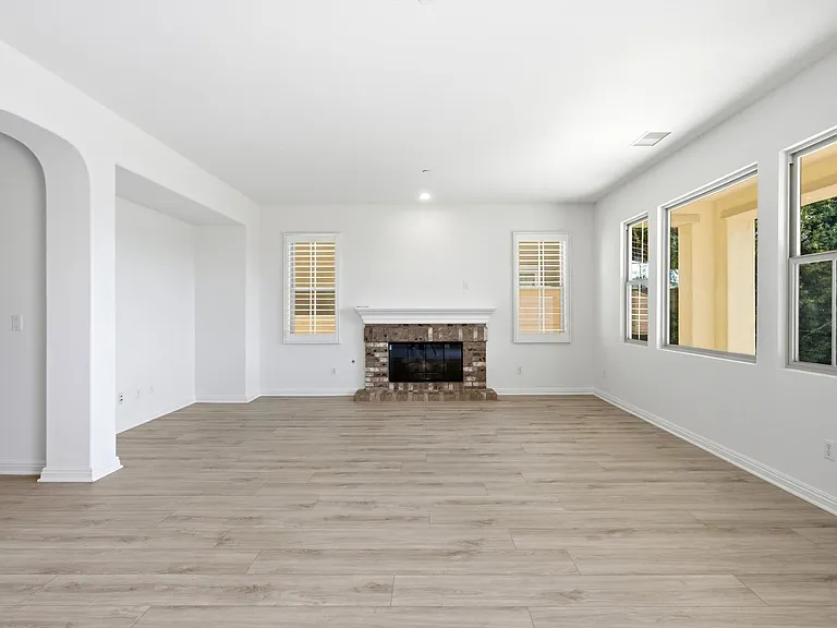 40 Paseo Lerida — Photo 11