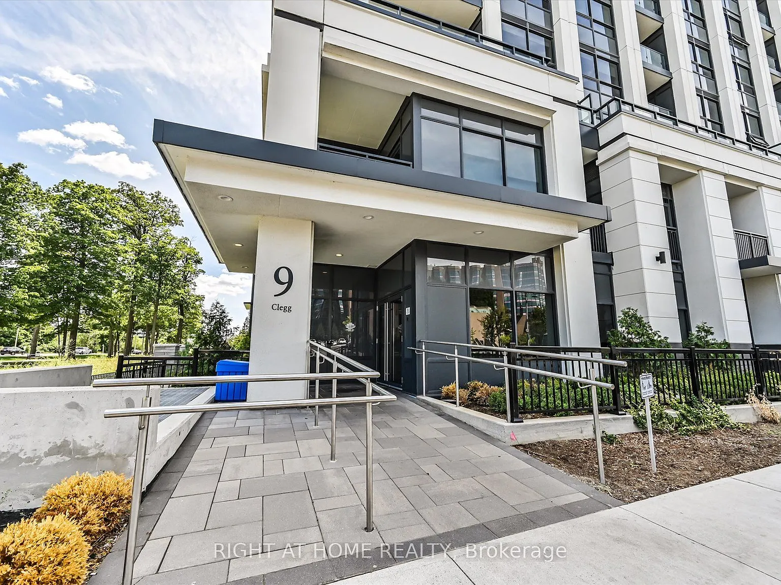 3 bed, $3,000 — Photo 2