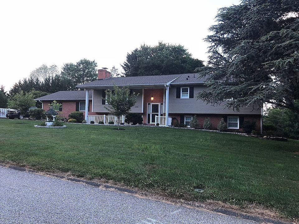 2nd image of 3205 Suffolk Ln