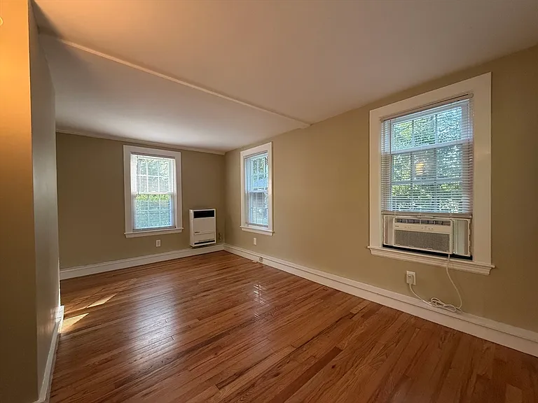 391 Bedford St #R — Photo 4