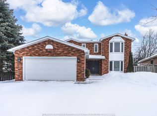 16 Autumn Ln, Barrie, ON L4N 6G8