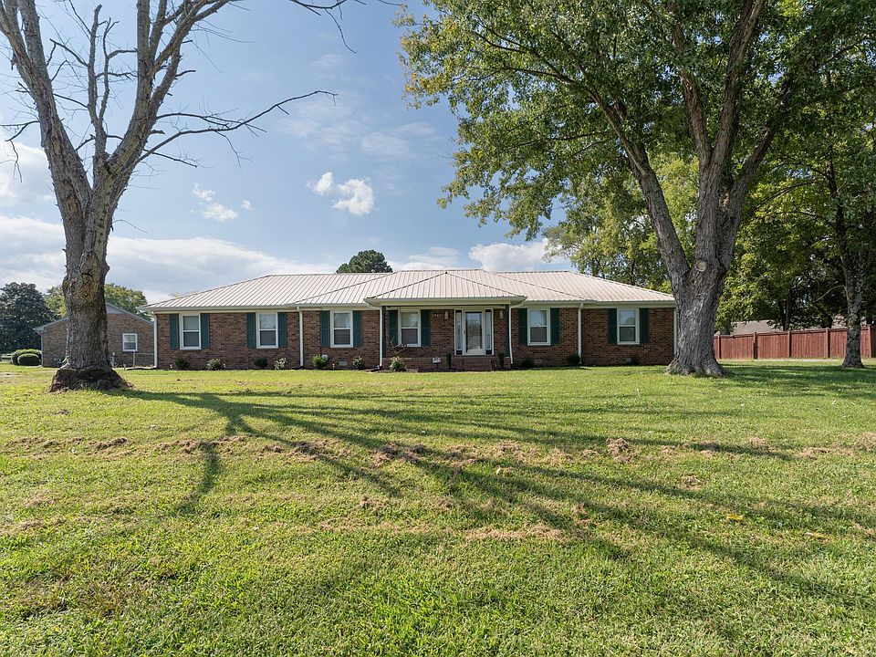 1st image of 2981 Bridle Dr
