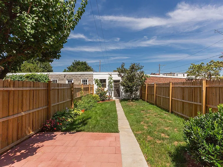 119 E Clay St #2 — Photo 22