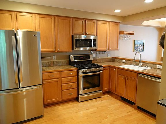 5th image of 330 5th Ave S