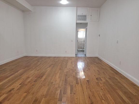 2nd image of 324 Broadway Floor 3