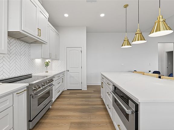 4th image of 4021 Summit Drive
