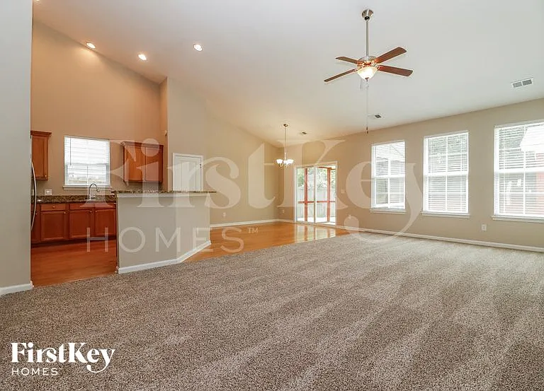 115 Marinella Dr — Photo 2
