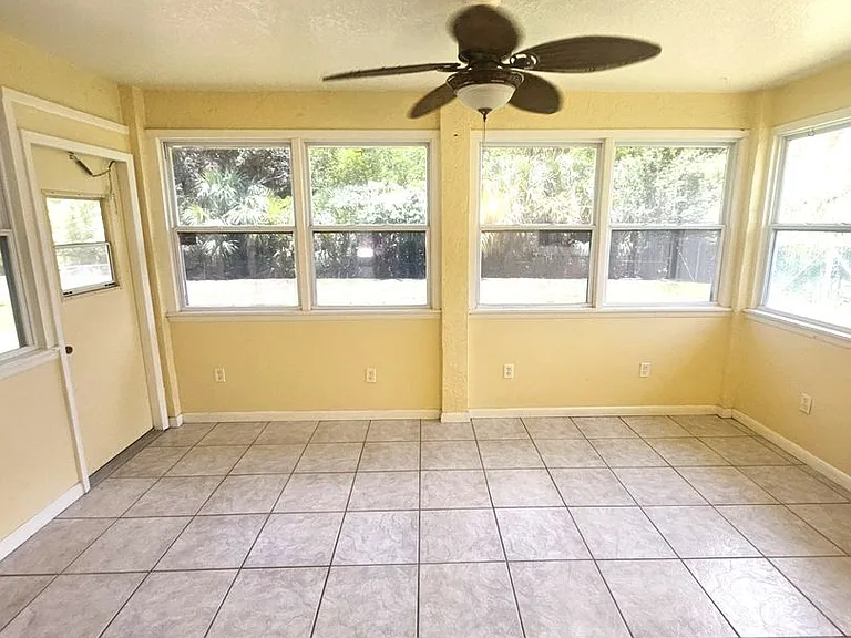 23123 Glen Ave — Photo 14