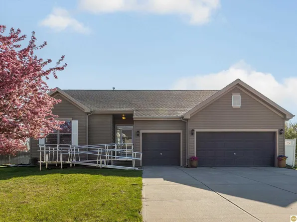 10815 S 110th St, Papillion, NE 68046