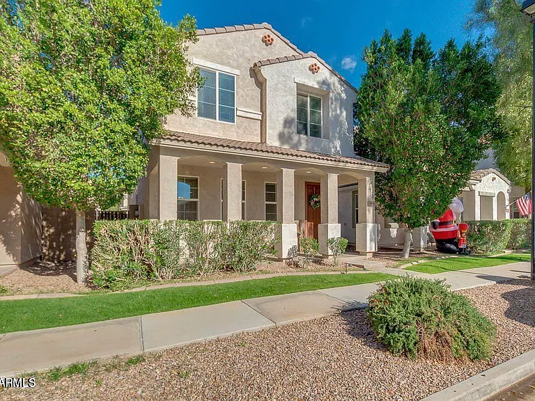 4050 E Oakland St — Photo 2