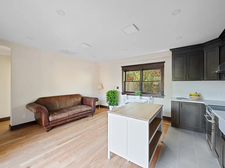 1822 Stuart St — Photo 8