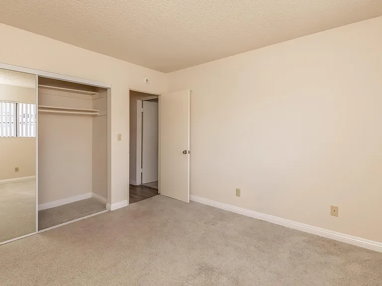 Ocean West Apartments — Photo 37
