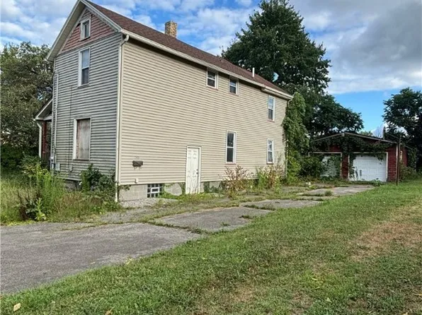 745 E Martin St, East Palestine, OH 44413