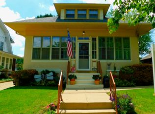 657 Park St, Elgin, IL