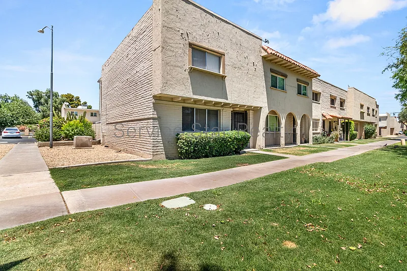 3 bed, 2.5 bath, 1513 sqft, $2,095 — Photo 2