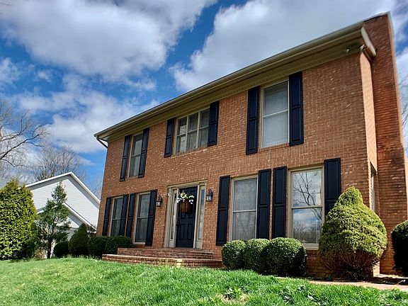 2nd image of 890 Woodland Dr