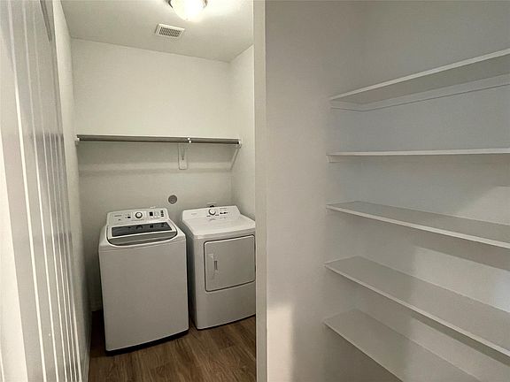 4th image of 112 Kelley St
