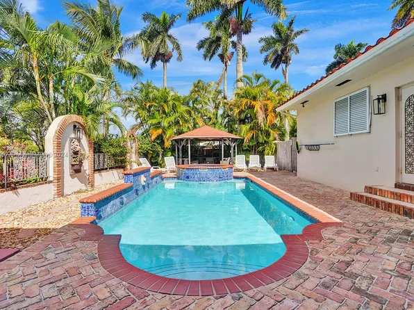 1049 N Southlake Dr, Hollywood, FL 33019