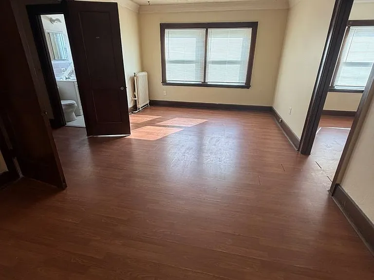 Whitestone Manor Apartments — Photo 3