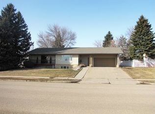 2442 Hillview Ave, Bismarck, ND 58501