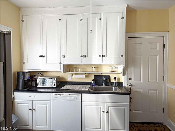5th image of 2172 Wascana Ave