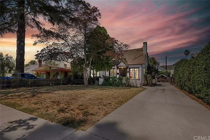 1791 Rose Villa St — Photo 32