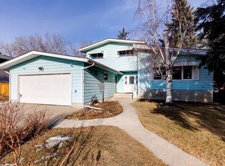 3387 SW Breton Close NW, Calgary, AB T2L 1X3