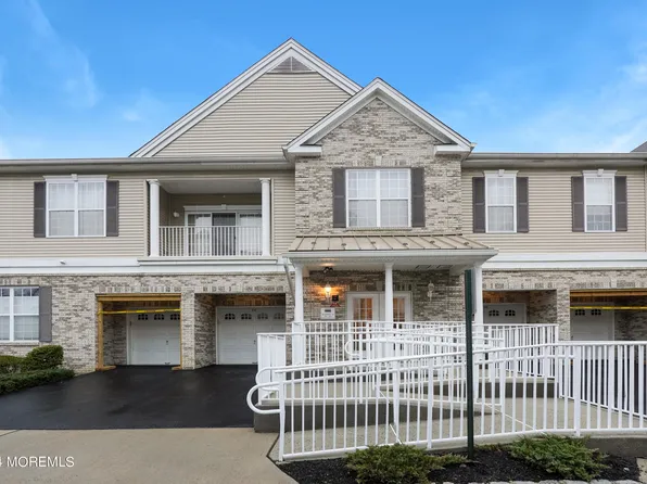 211 Knightsbridge Lane, Morganville, NJ 07751