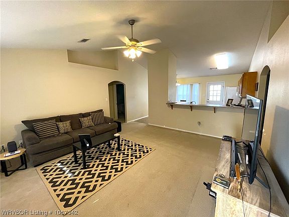 3rd image of 621 S 38th St