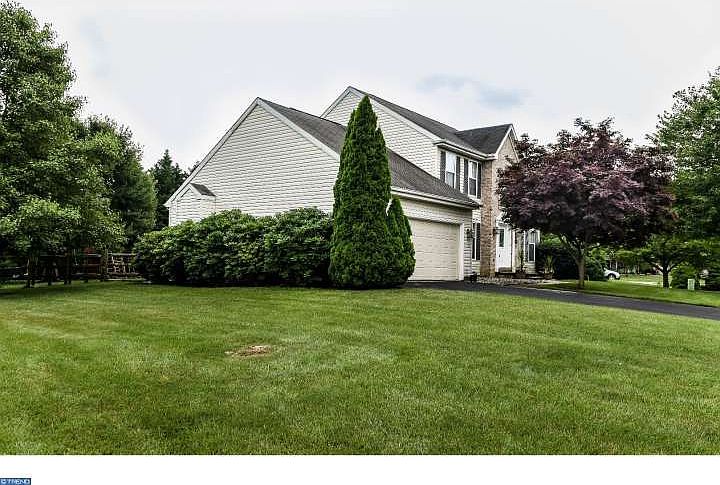 1st image of 150 Ascot Ct