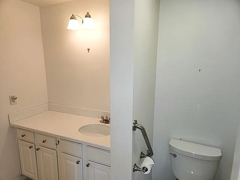900 Bitner Rd #E11 — Photo 11