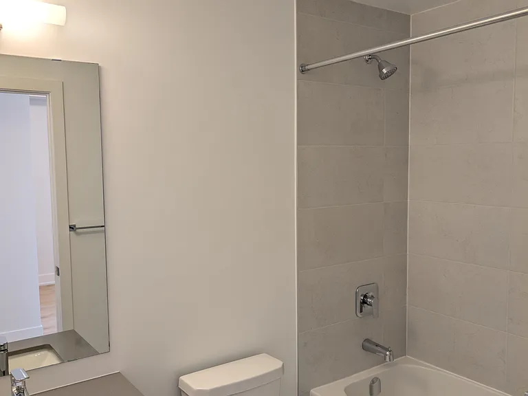 2088 James St #1007 — Photo 17