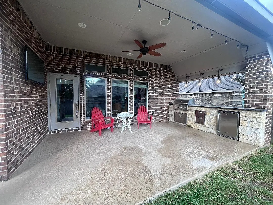 4 bed, 3.0 bath, 2568 sqft, $3,499 — Photo 4