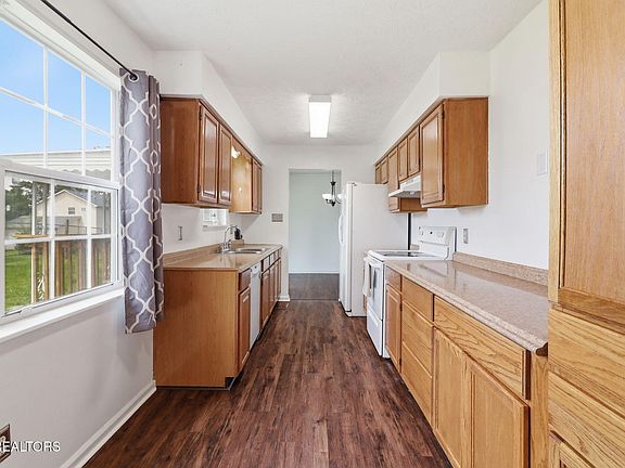 4th image of 6032 Newington Ln