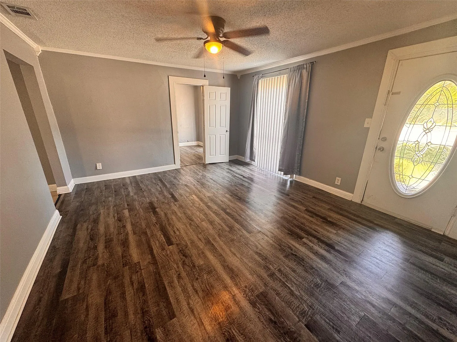 3 bed, 1082 sqft, $1,750 — Photo 2