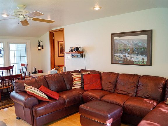 5th image of 1953 Circle Dr
