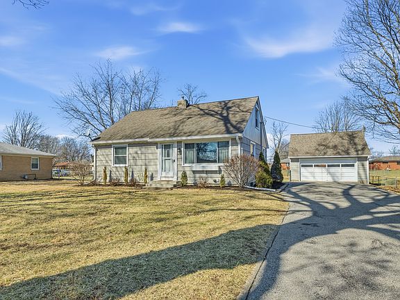 3rd image of 428 Maxwell Rd