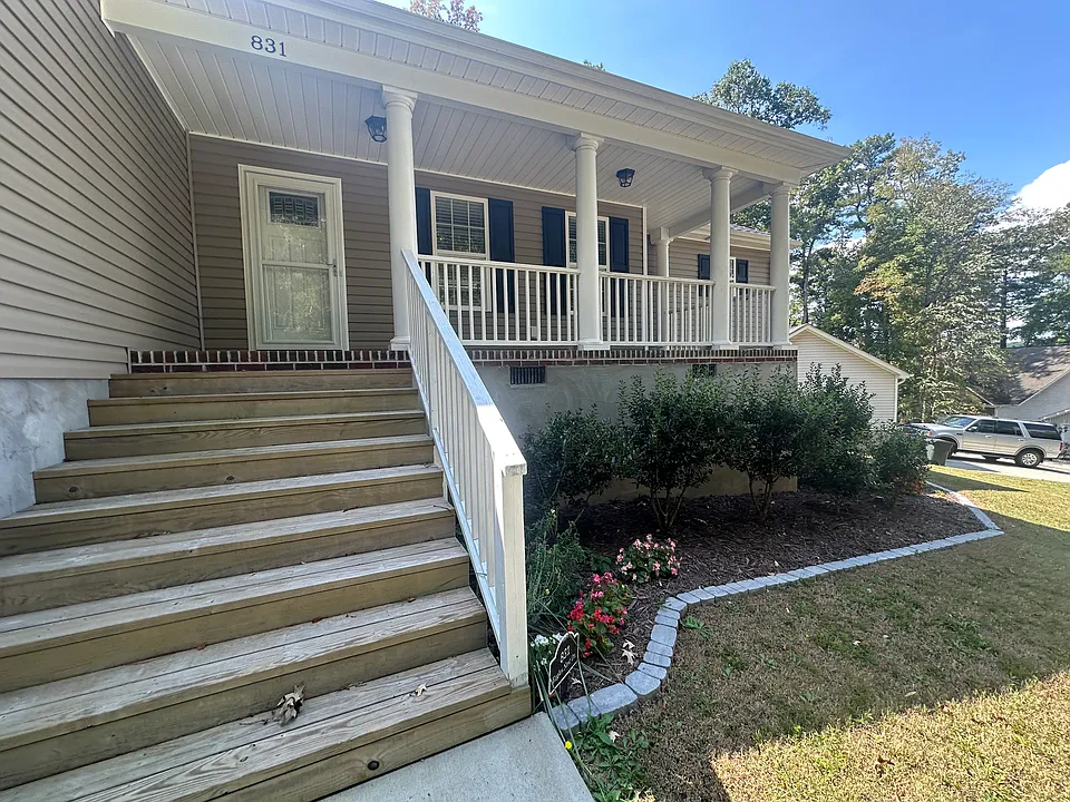 831 Eagles Nest Dr