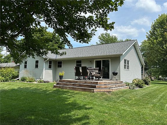 2nd image of 811 Riverview Avenue