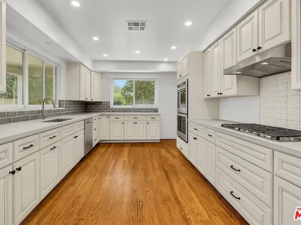 701 N Sierra Dr, Beverly Hills, CA 90210