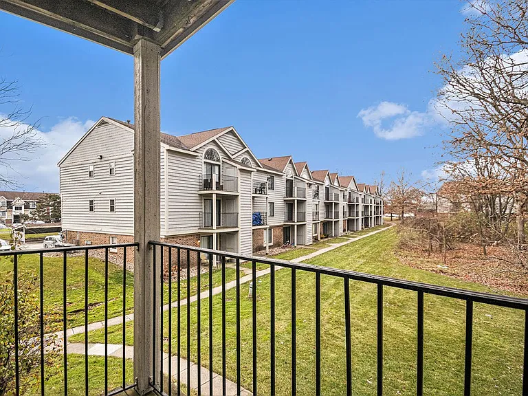 Indian Lakes Apartments — Photo 77