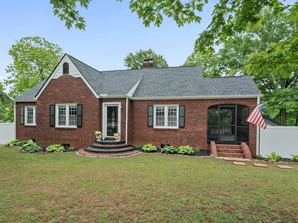 709 W Main St, Pickens, SC 29671