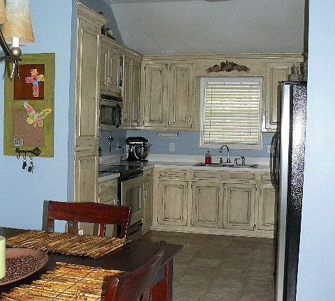 Large Kitchen, new clean stainless steel microwave and oven, tons of cabinets