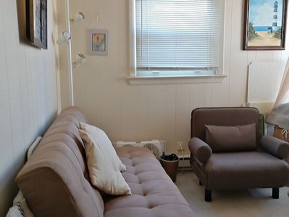 2ND BR + SITTING FAM. ROOM 