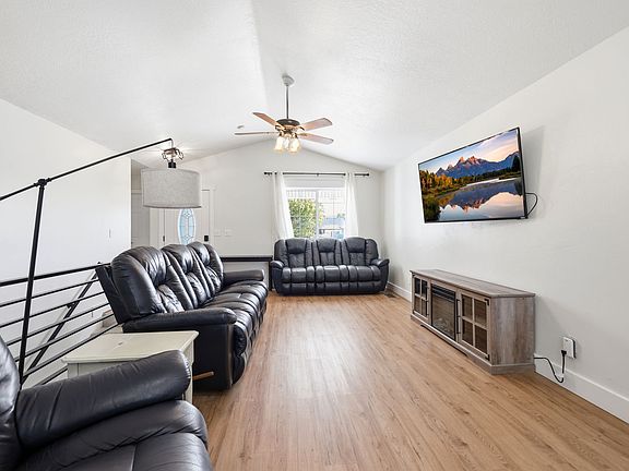 3rd image of 1836 E Canary Way S