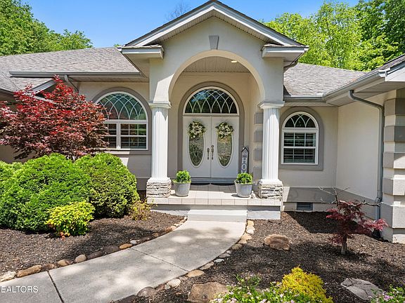 3rd image of 26 Bent Oak Ln